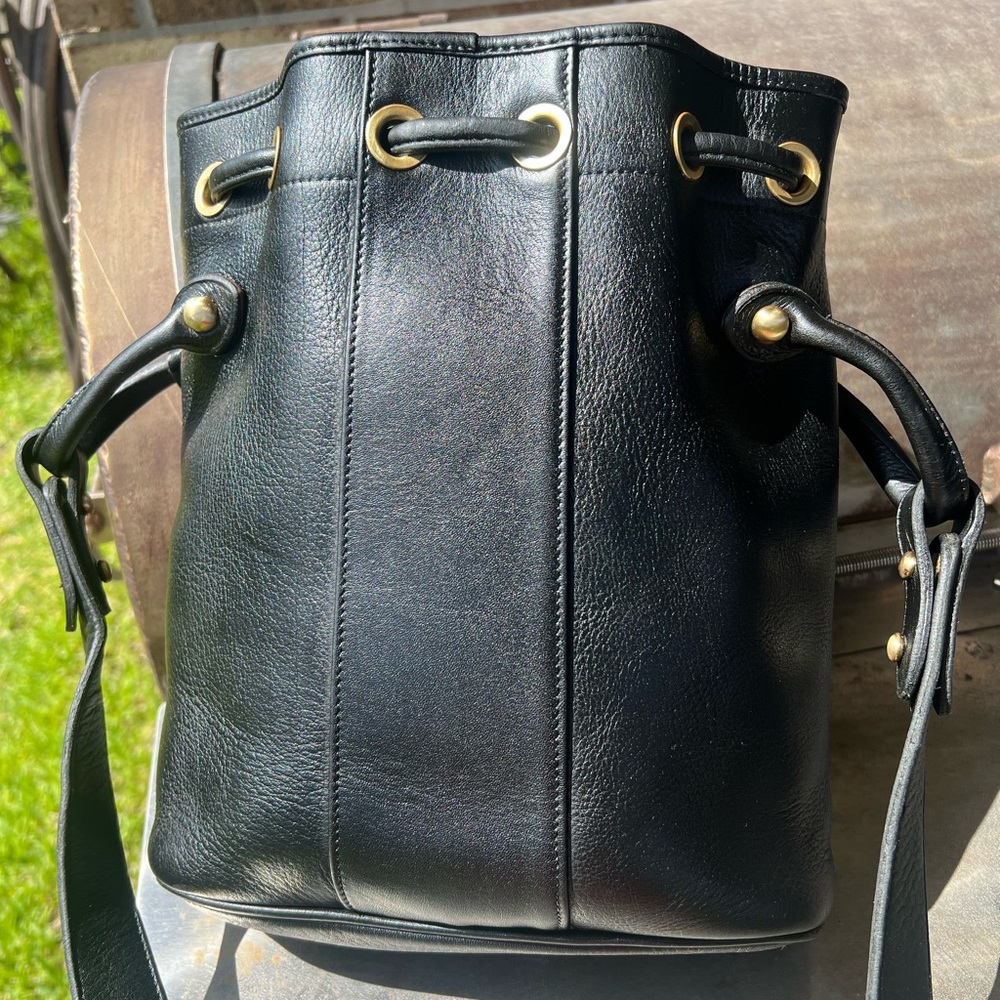 Dooney & Bourke Black Leather Bucket bag - Picture 2 of 7